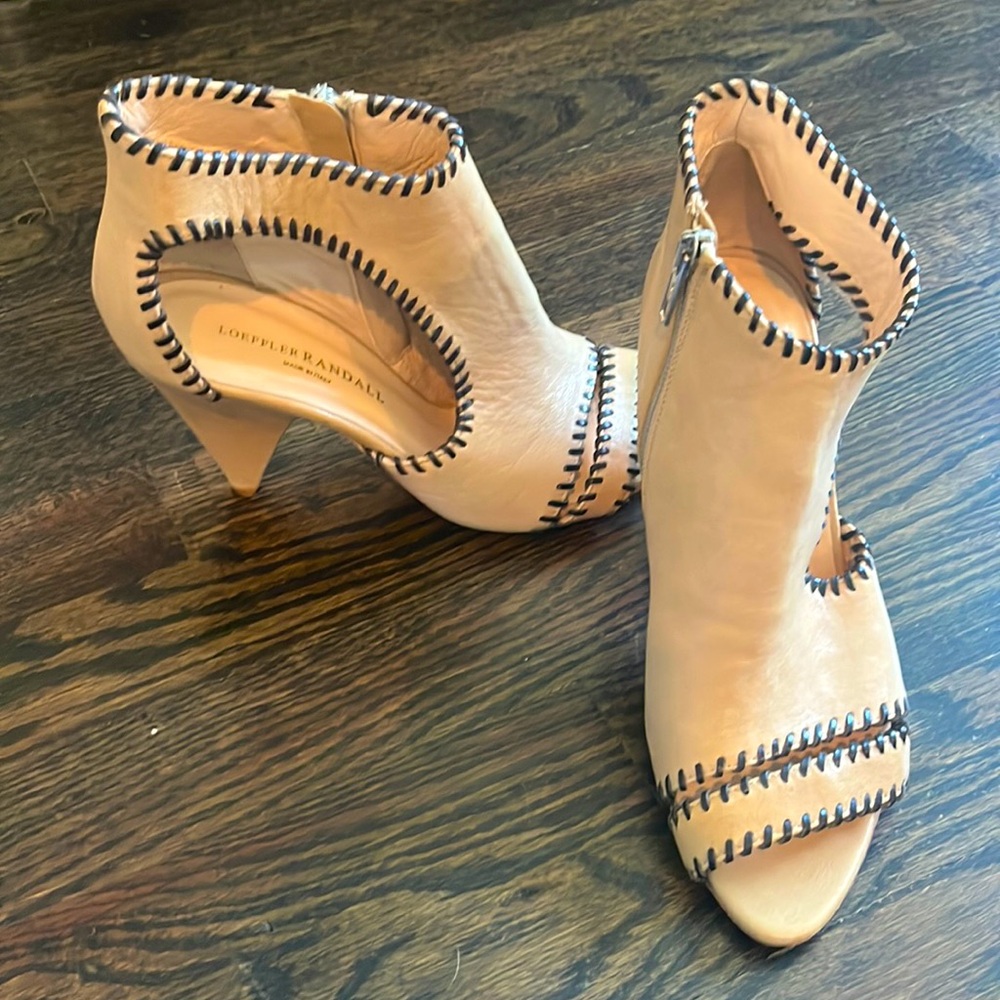 Gorgeous detail tan/black stitch Loeffler Randall wedge heel